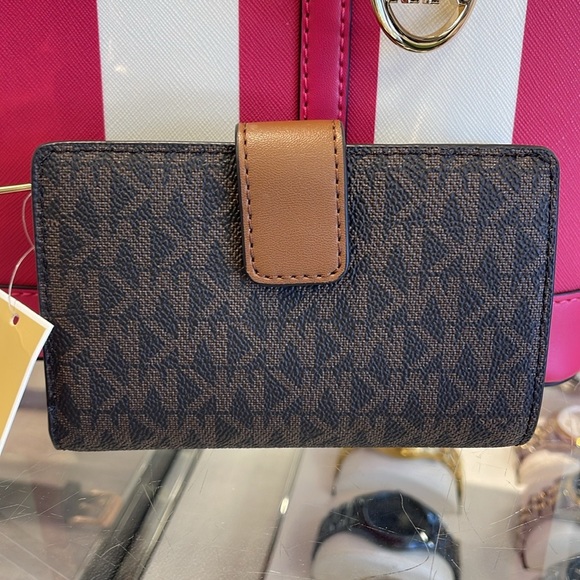 MICHAEL KORS
Jet Set Travel Medium Bifold Zip Signature Logo Wallet 
Brown 
NWT - Picture 13 of 16